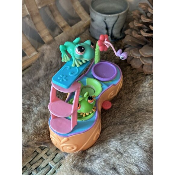Littlest Pet Shop LPS Leapin' Lagoon Play Set Authentic 2 Frogs 236 Hasbro - Picture 4 of 8